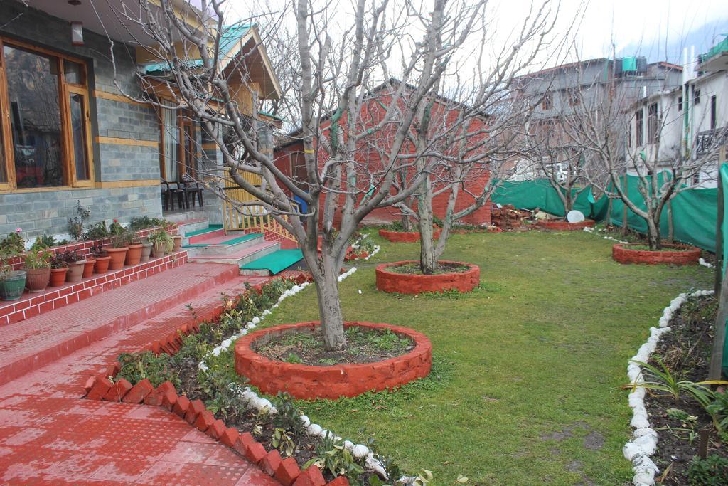מנאלי Gezellig Inn - Tree Hill Cottages & Kanyal Villas מראה חיצוני תמונה